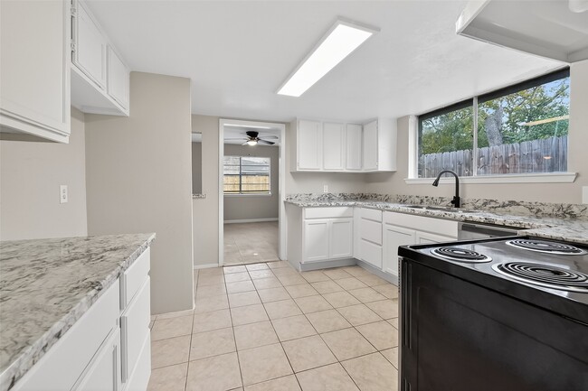 Building Photo - 10510 Overview Dr