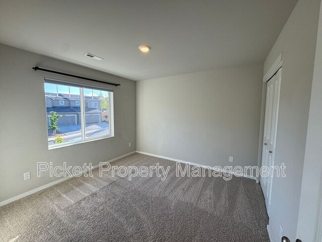 Building Photo - 6500 Hornet Cir NE