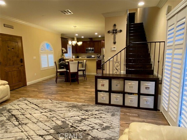 Building Photo - 9116 Florence Ave