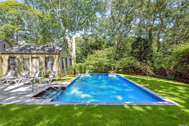 Building Photo - 60 Aspatuck Rd