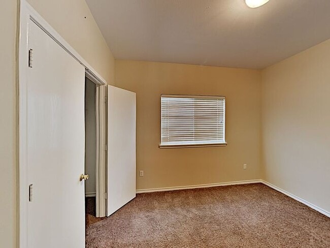 Building Photo - No Application Fees* $500 Off 1st Month - ...