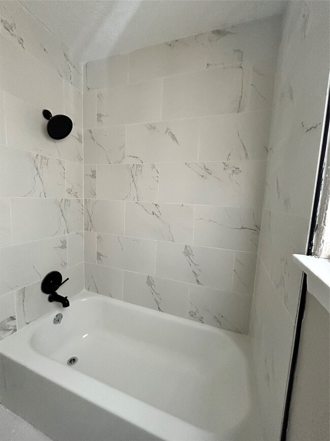 Building Photo - 1504 Greenbriar Ave