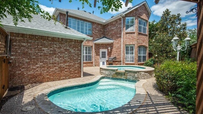 Building Photo - 452 Richmond St