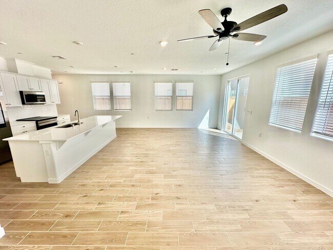 Building Photo - 878 Fruitwood Ave