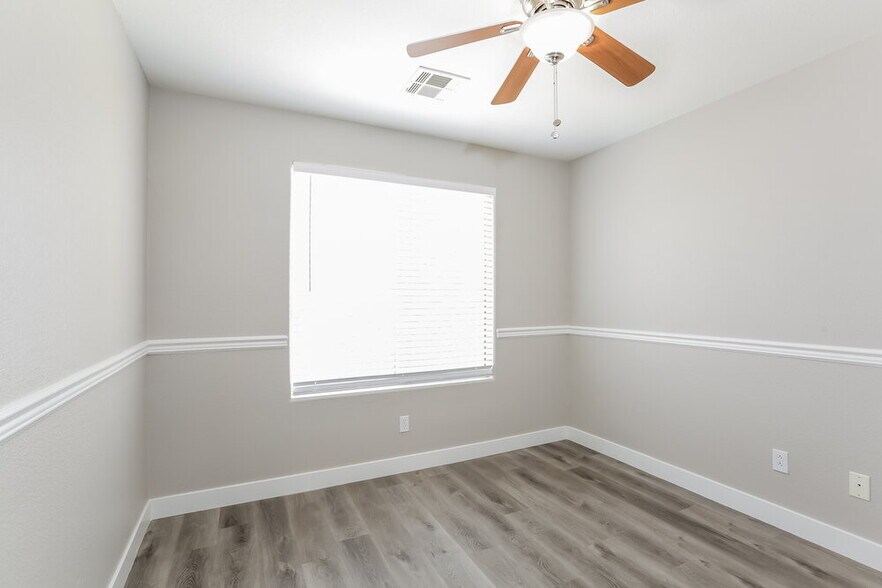 Building Photo - 8457 Spencer Canyon St