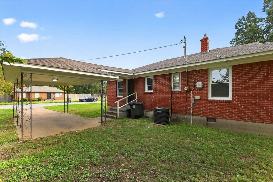 Building Photo - 3687 Windcrest Rd