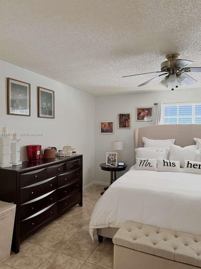 Building Photo - 10017 W Okeechobee Rd