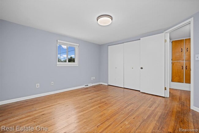 Building Photo - 348 Decca Dr