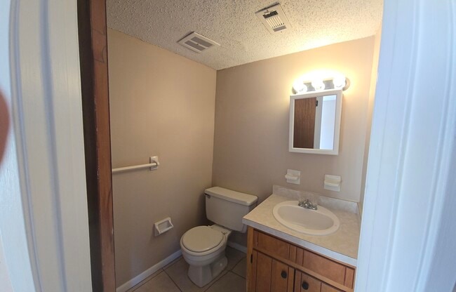 Building Photo - 106 Valencia Dr