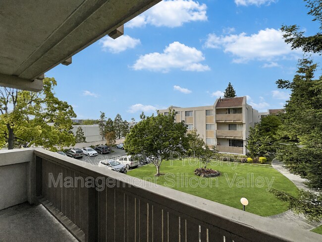 Building Photo - 400 Ortega Ave