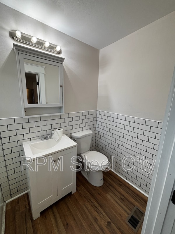 Building Photo - 1938 E 6th St