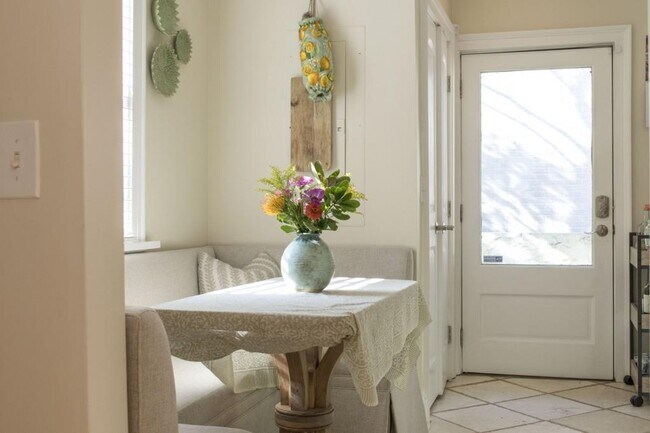 Building Photo - 801 Durant Pl NE