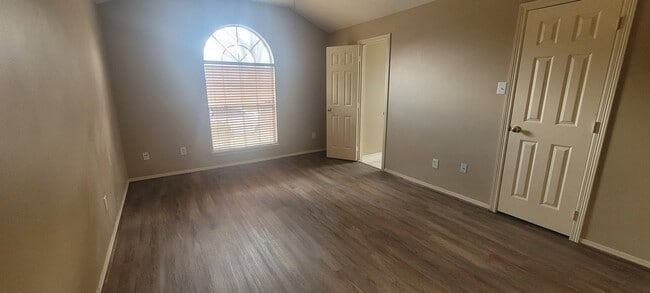 Building Photo - 15334 Baxter Ave