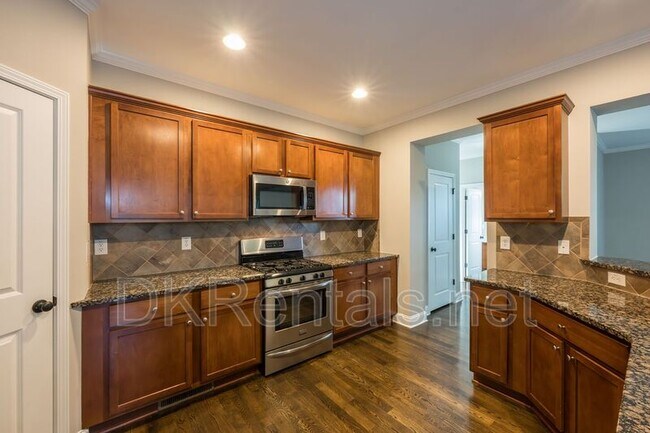 Building Photo - 2707 Silver Hill Terrace SE