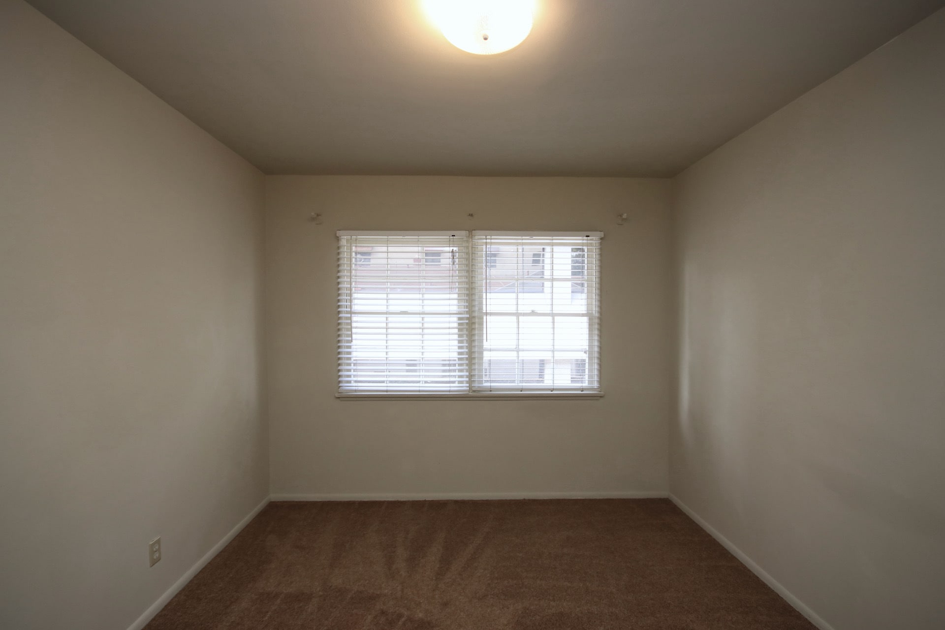Building Photo - 181 S Marengo Ave