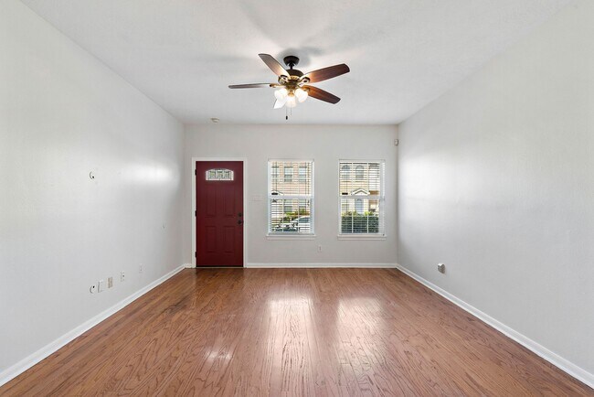 Building Photo - 218 Plaza Del Sol Park