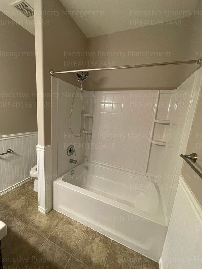 Building Photo - 4 bedrooms/ 2 bathrooms, with a patio.