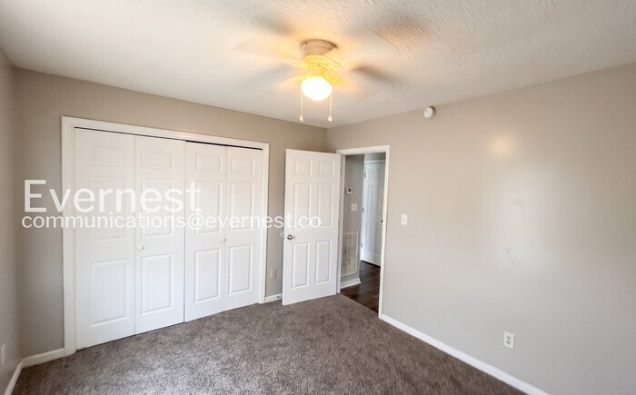 Building Photo - 6825 Brittany Pl