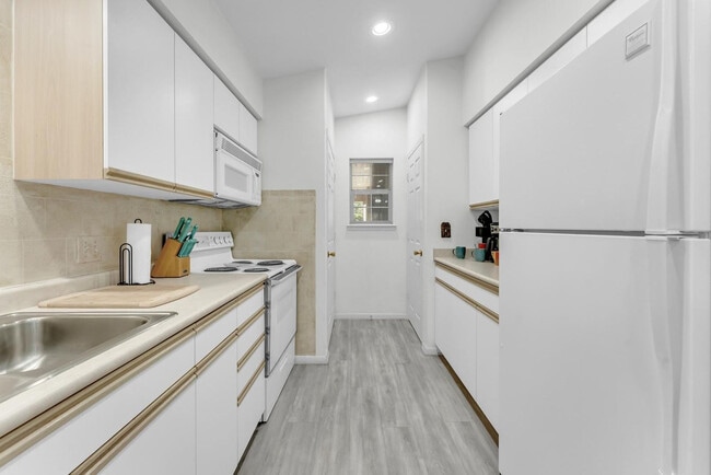 Building Photo - 155 W Rockford Dr