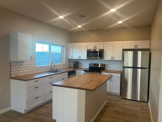 Building Photo - 2746 W Pima St