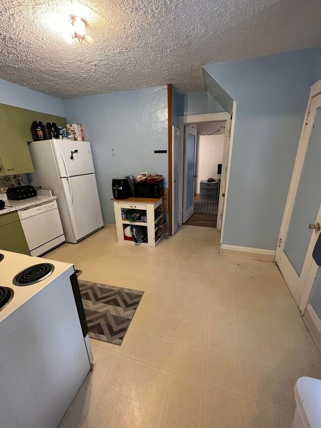 Building Photo - 305 Maryland St