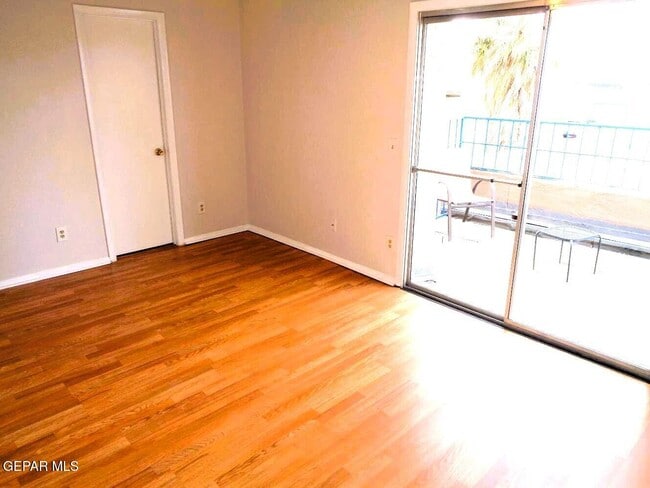 Building Photo - 10405 Ashwood Dr