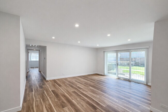 Building Photo - 52 Stanton Ct