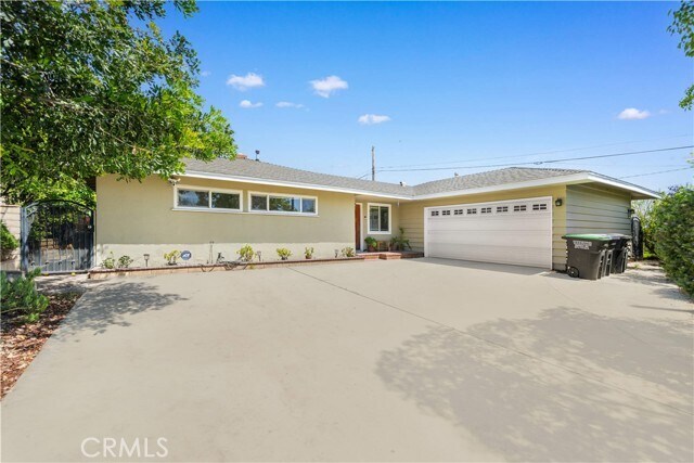 Building Photo - 1033 S Isabella Ave