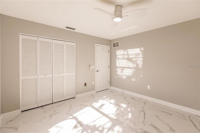 Building Photo - 904 S Doral Ln