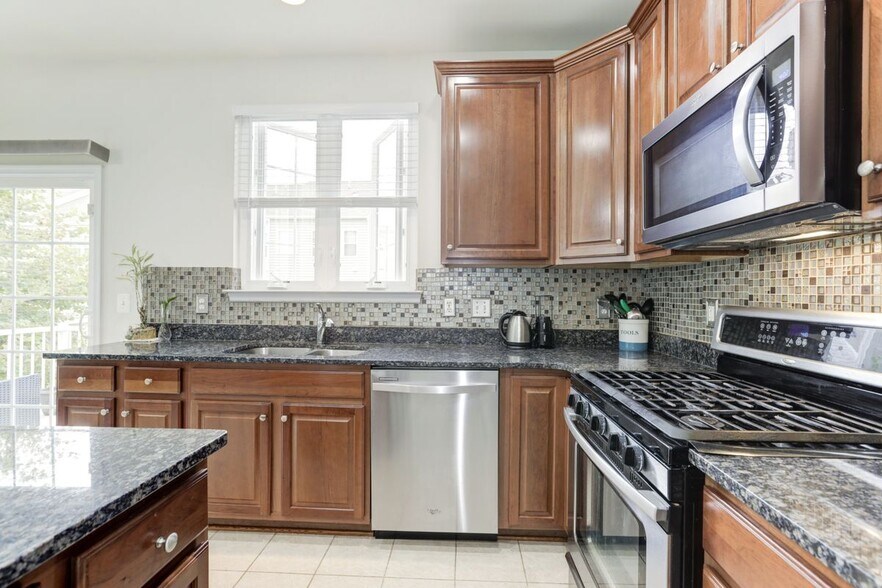 Building Photo - 43551 Wheadon Terrace