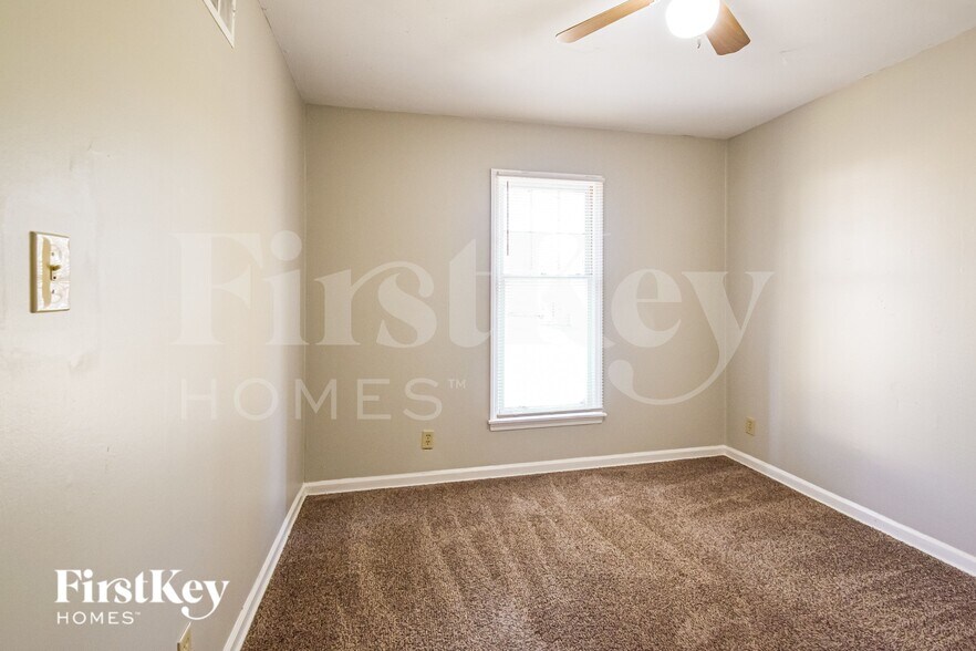 Building Photo - 5117 Scrivener Dr
