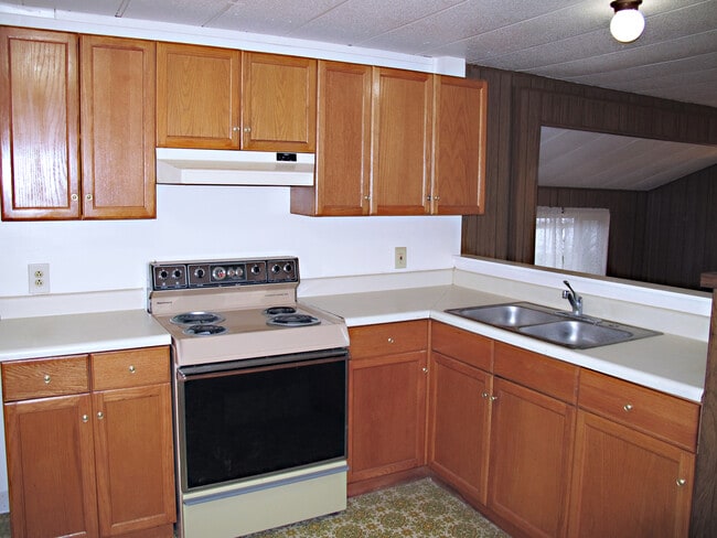 Building Photo - ***PENDING APPLICATION***Affordable 3BD/1B...