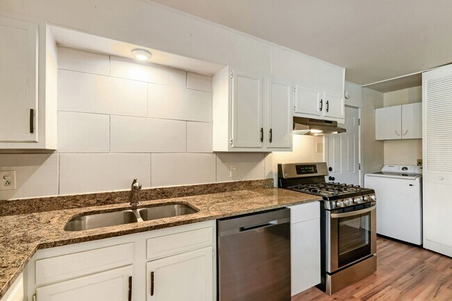 Building Photo - 8106 Windlake Dr
