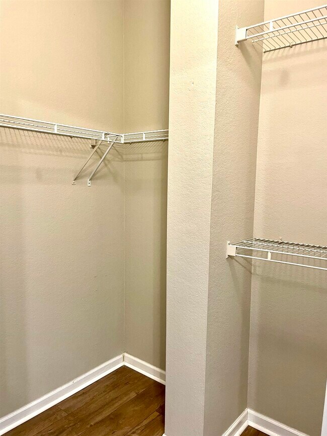 Building Photo - 425 S Villa San Marco Dr