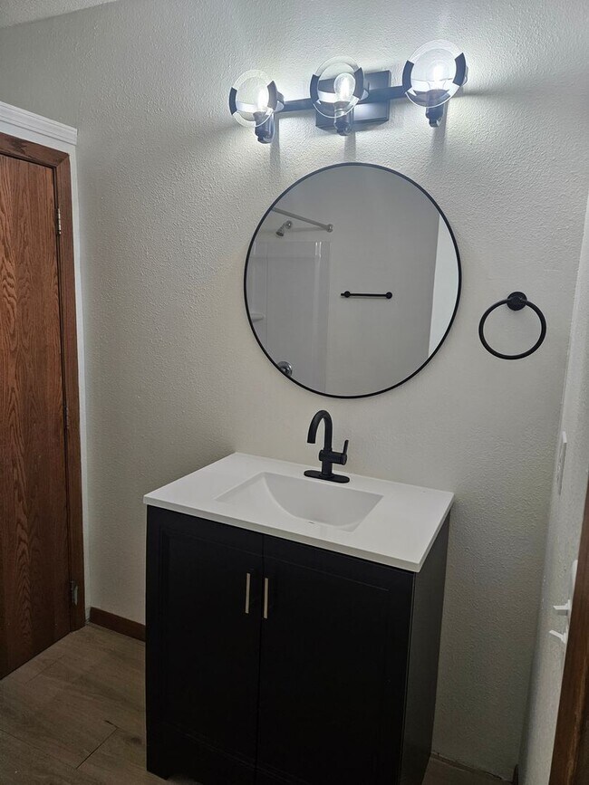 Building Photo - 1732-1734 6th St SE