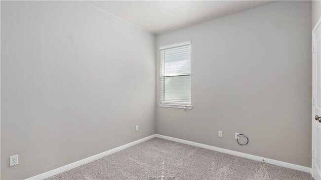 Building Photo - 3007 Stevens Dr