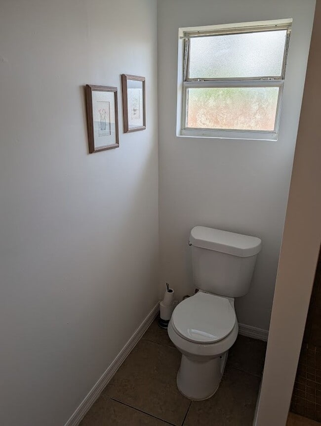 Building Photo - 1818 Rhoades Terrace