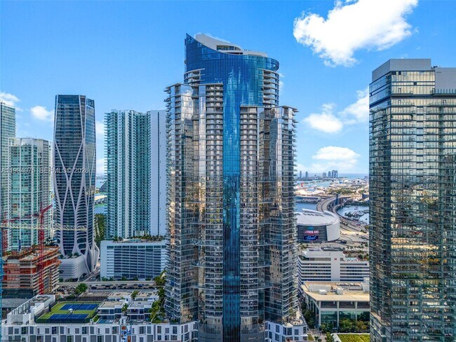 Building Photo - 851 NE 1st Ave