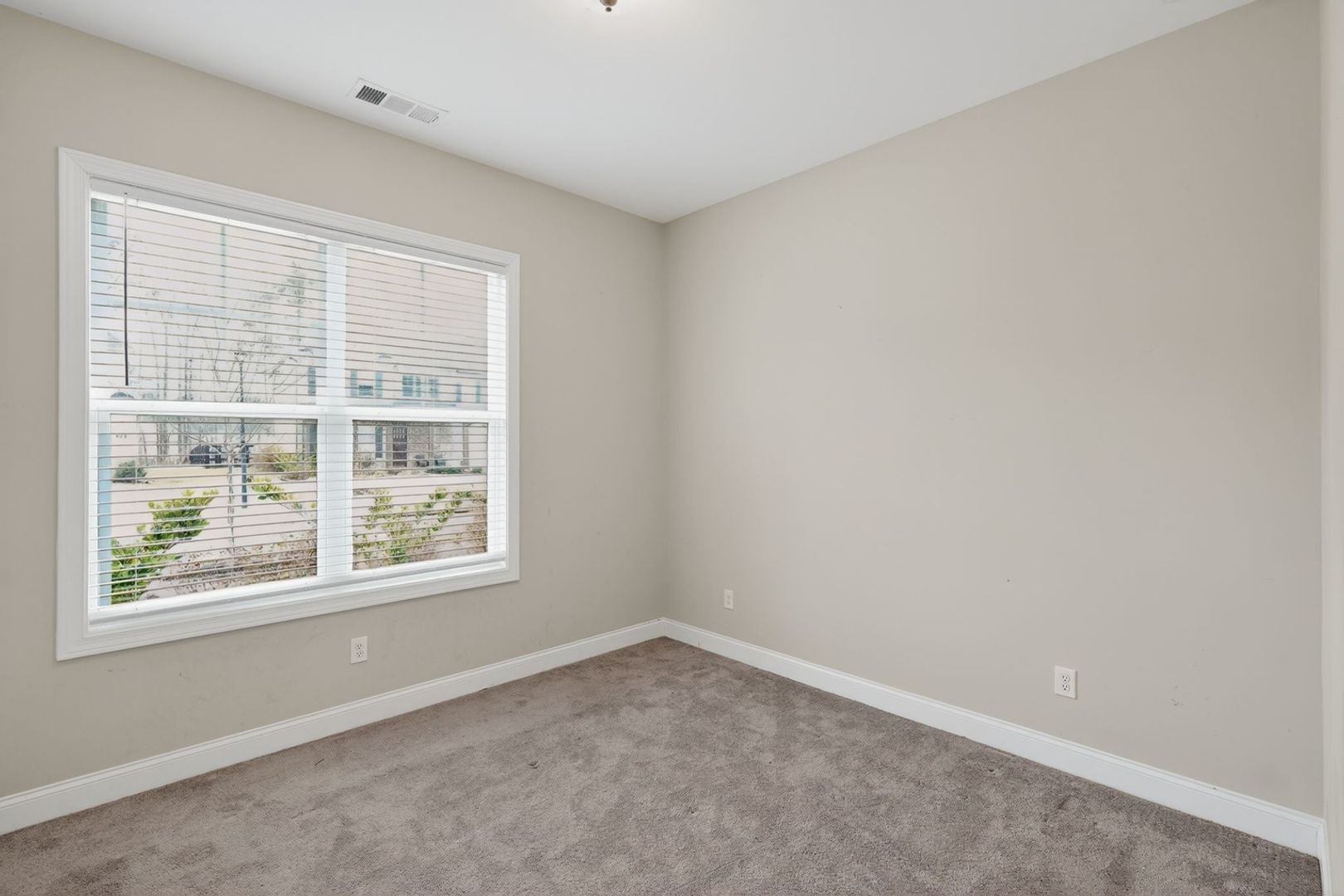 Building Photo - 3745 Crestland Ln