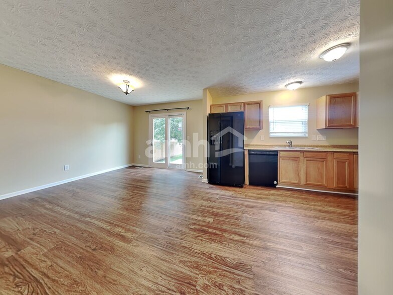 Building Photo - 531 Sherman Dr