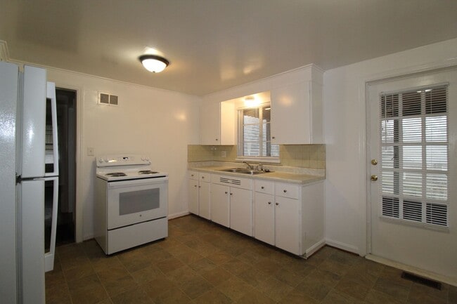 Building Photo - 2 Bedroom 1 Bath Home In The Waldo Area