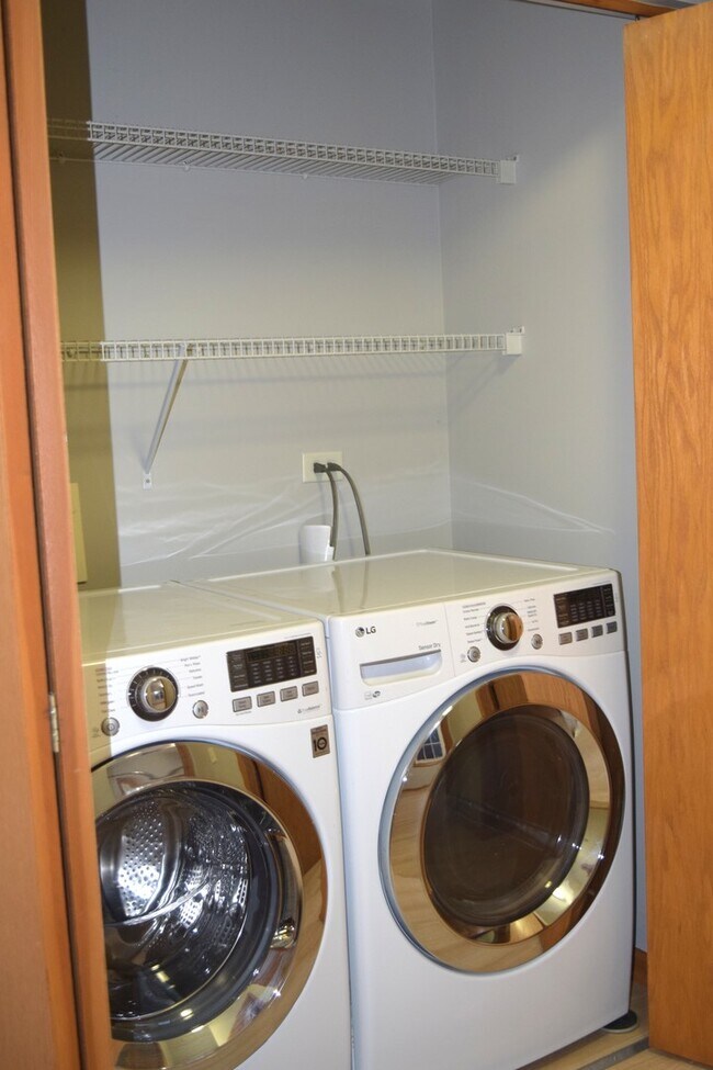 Building Photo - 800 Madison St