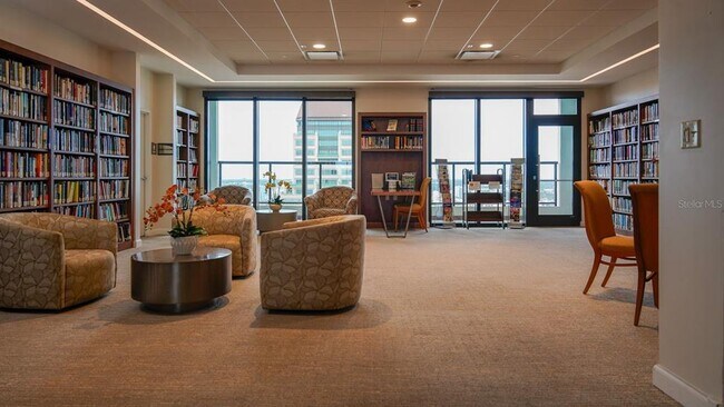 Building Photo - 1 Beach Dr SE