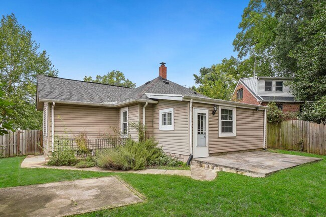 Building Photo - A GEM IN RIVERDALE HEIGHTS!