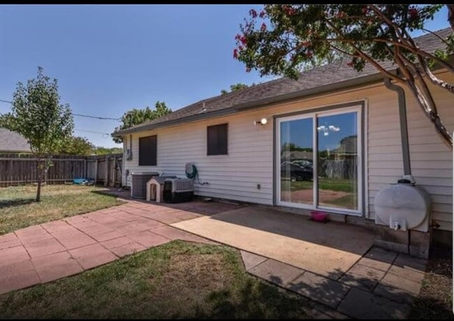 Building Photo - 508 Edwards Dr