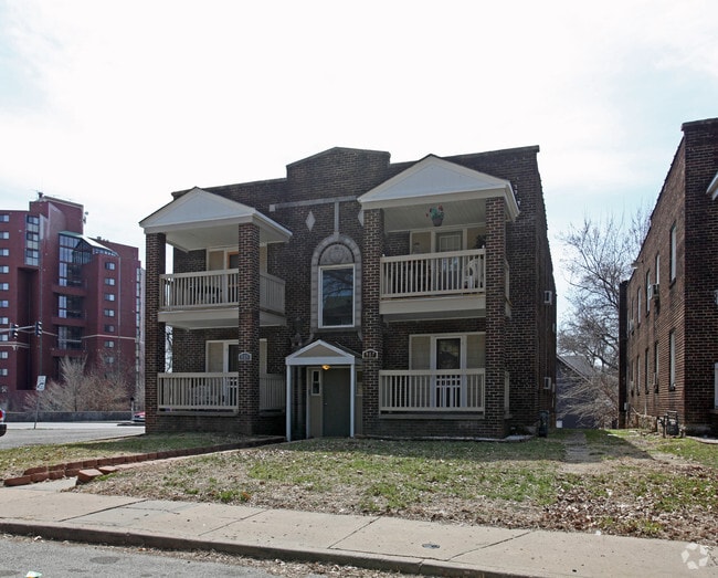 Summit Heights 905911 W 40th Ter Kansas City MO 64111 Apartment Finder