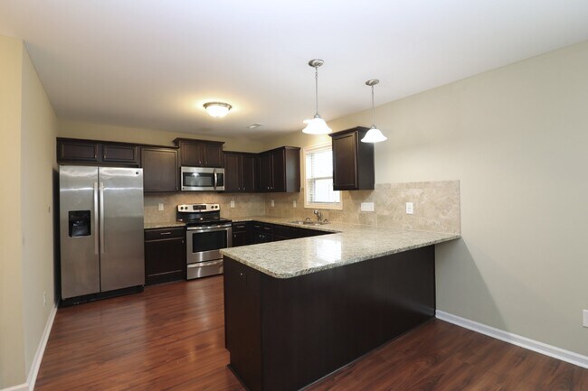 Building Photo - Spacious 4-Bedroom Home with Fireplace in Fayetteville, NC - A Must-See Rental Property!