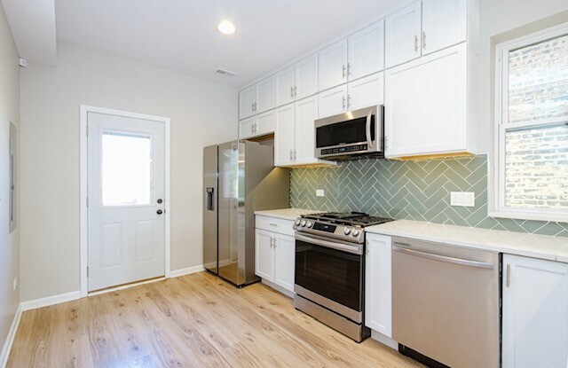 Building Photo - 1516 E 69th Plz
