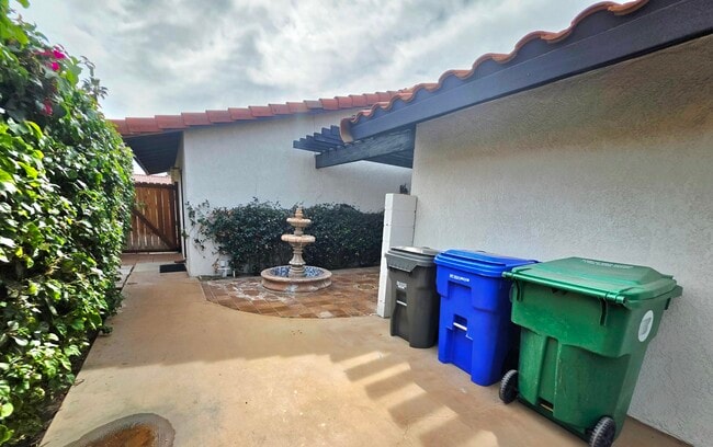 Building Photo - 40329 Sagewood Dr