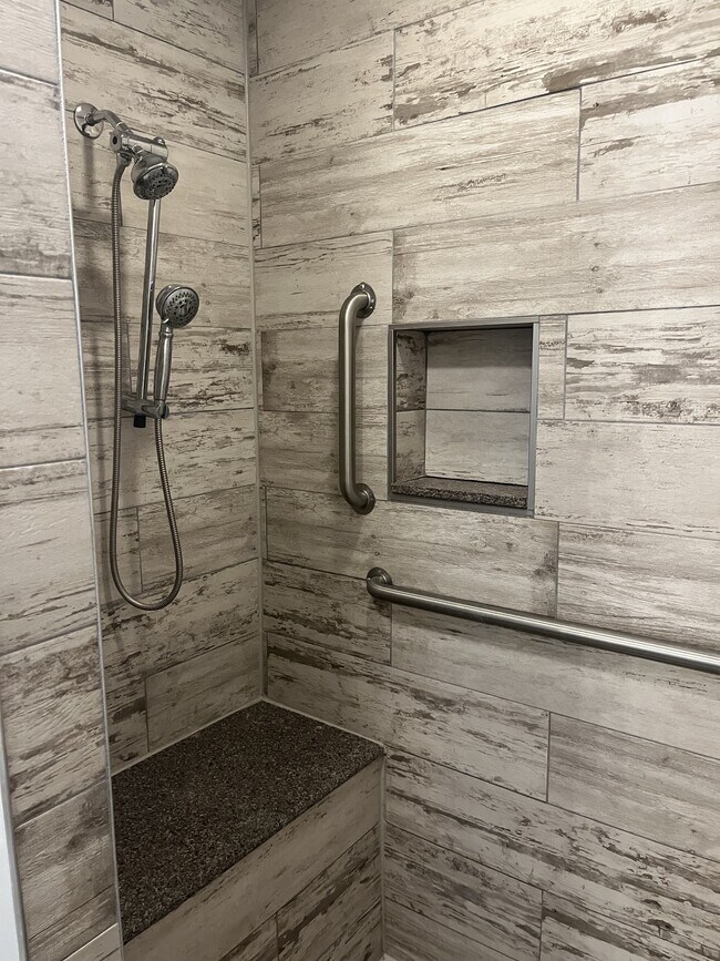 Building Photo - 4257 Plantation Dr